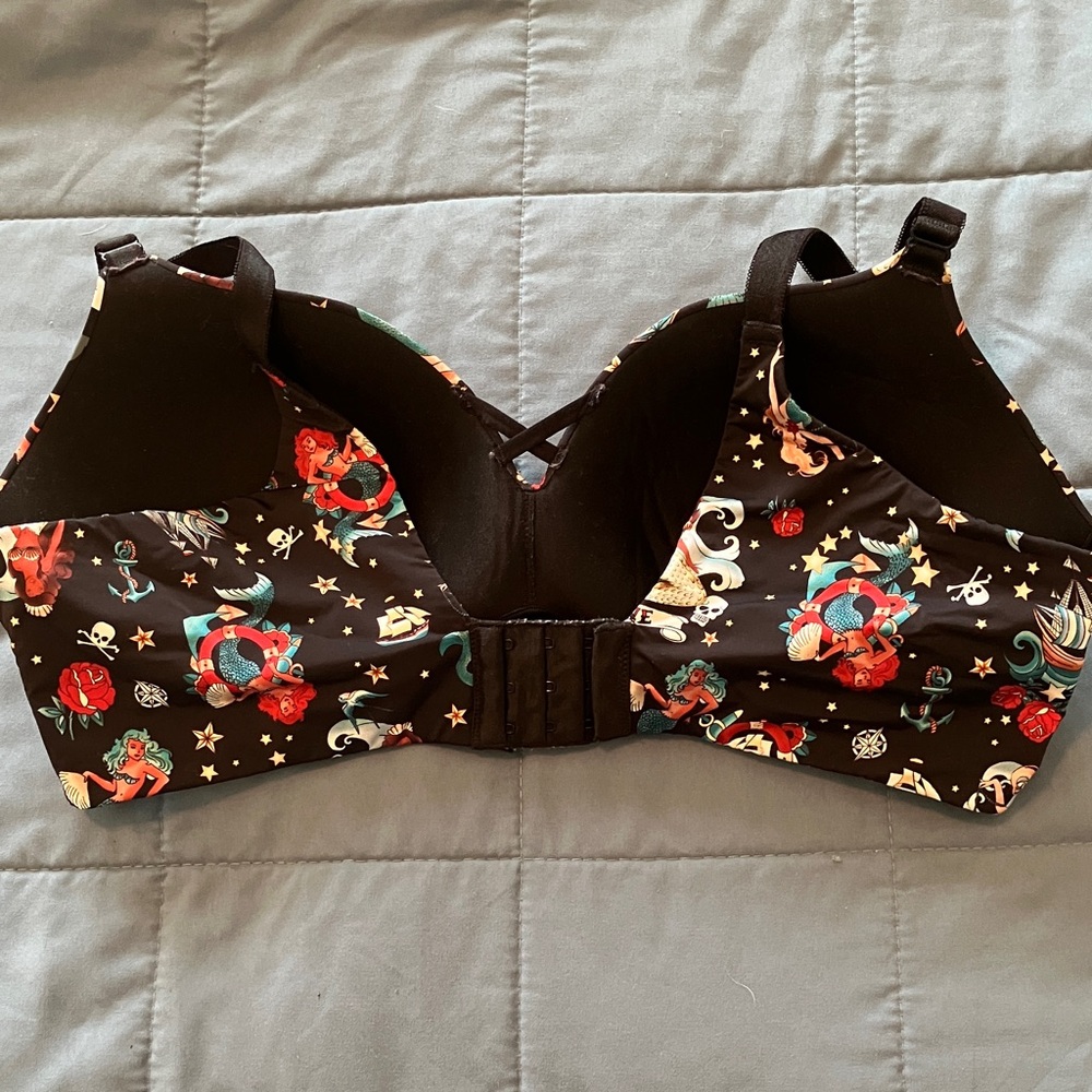 Torrid Curve Bra - Picture 3 of 9